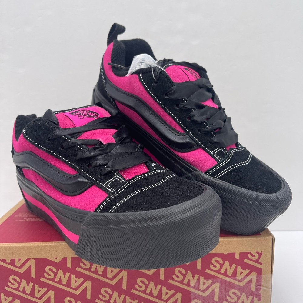 Vans Knu Stack
Vintage Satin Black/Pink
VN000CP6B9P Platform Sneakers - Picture 15 of 16